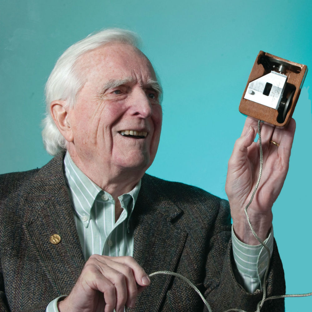 Douglas Engelbart met zijn muis