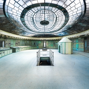 Art Deco in de controlekamer van de Kelenföld-energiecentrale in Budapest, Hongarije. Foto Roman Robroek
