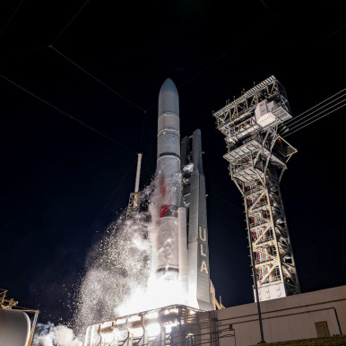 US rocket with lunar lander successfully launched
